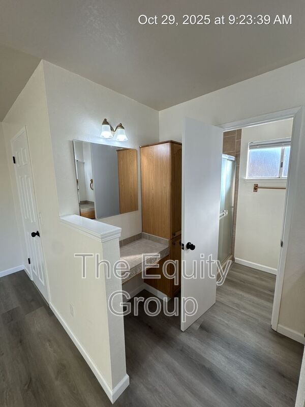 Building Photo - 951 Orangewood Ct