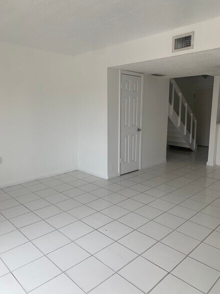 Building Photo - 2261 W 53rd St