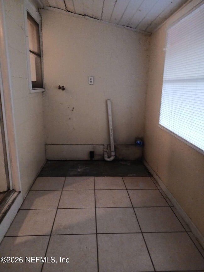 Building Photo - 1037 Detroit St