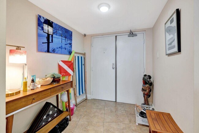 Building Photo - 5420 N Ocean Dr