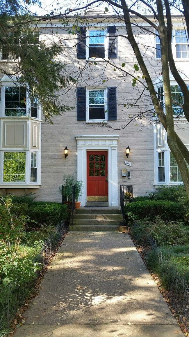 Building Photo - 806 S Arlington Mill Dr