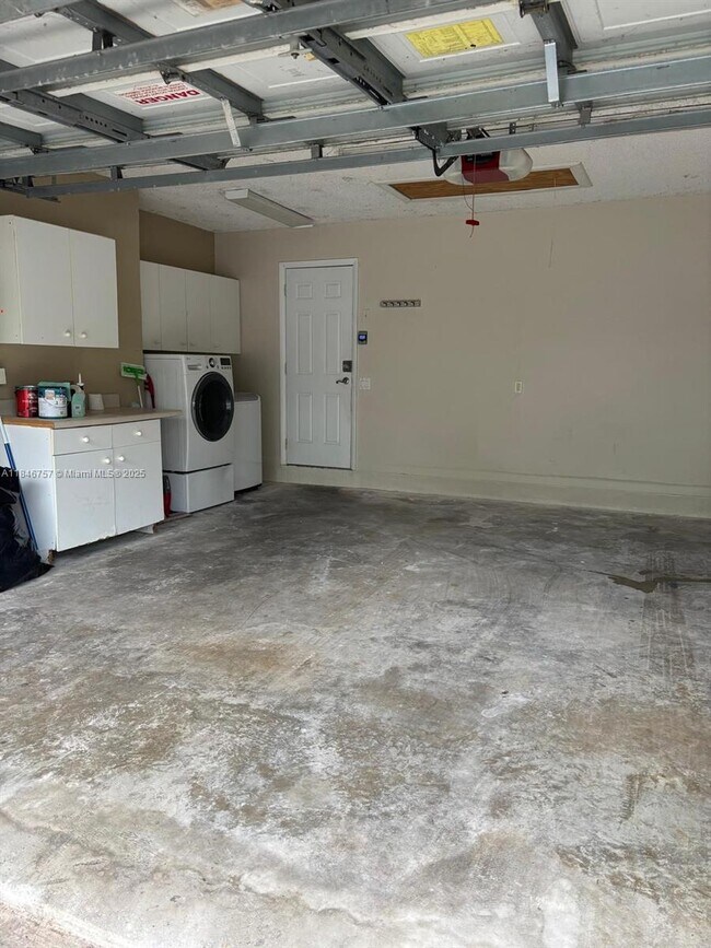Building Photo - 1463 Presidio Dr