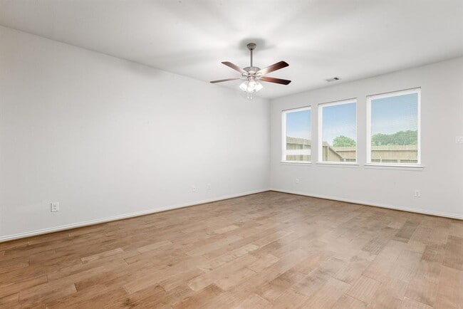 Building Photo - 27931 Western Crk Ct