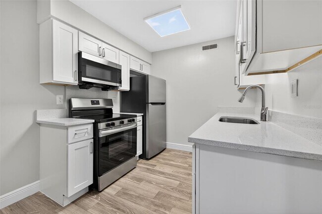 Building Photo - 612 Bass Ct