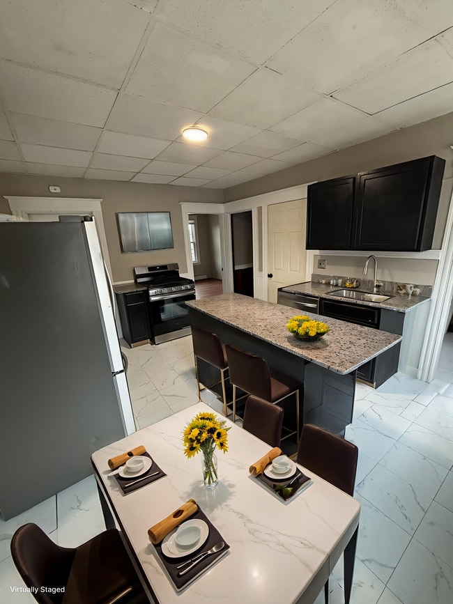 Building Photo - 154 Daly Ave