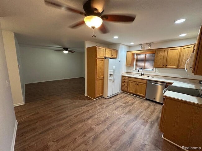 Building Photo - 6939 Alma Ct