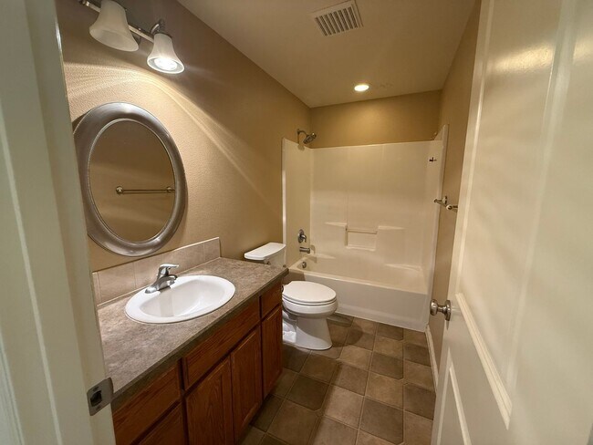 Building Photo - 4 Bedroom Home For Rent In The Dalles