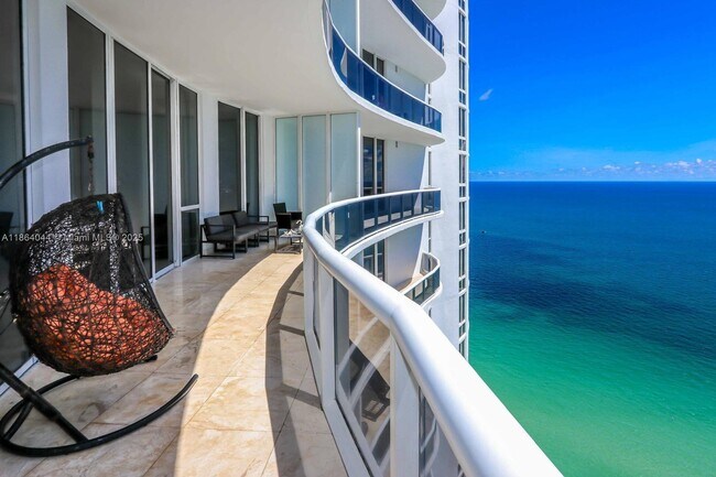 Primary Photo - 15901 Collins Ave