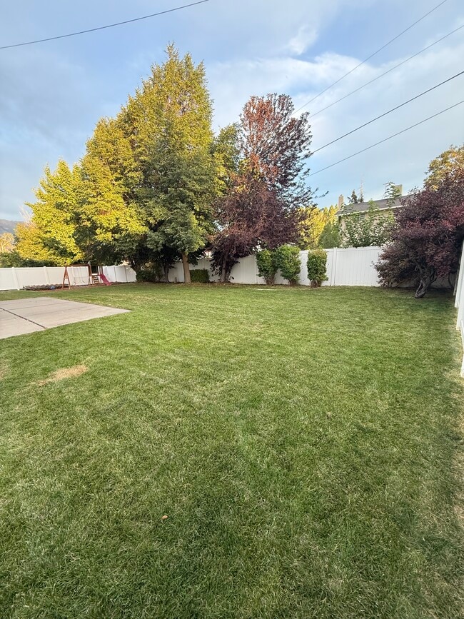 Building Photo - 212 E 900 N St