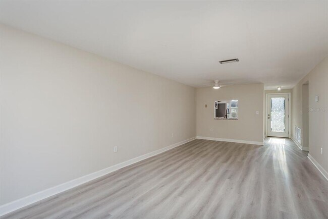 Building Photo - 4229 Stratford Dr