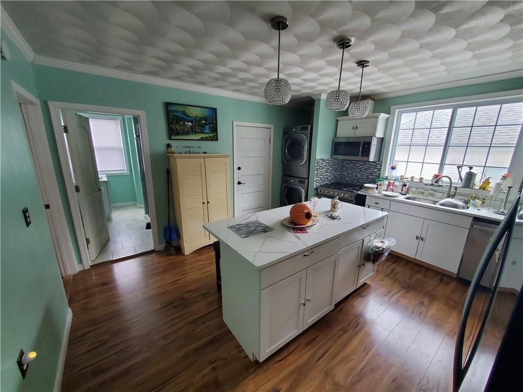 Building Photo - 75 Naples Ave