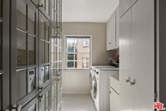 Building Photo - 450 Smithwood Dr