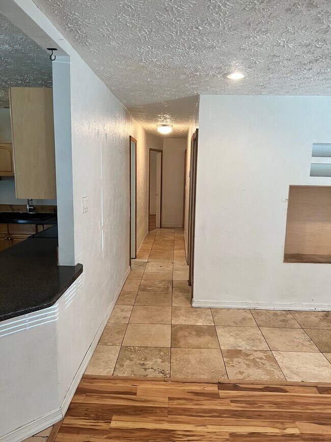 Building Photo - 3 BEDROOM, 2 BATH HOME IN THE HEART FORT P...