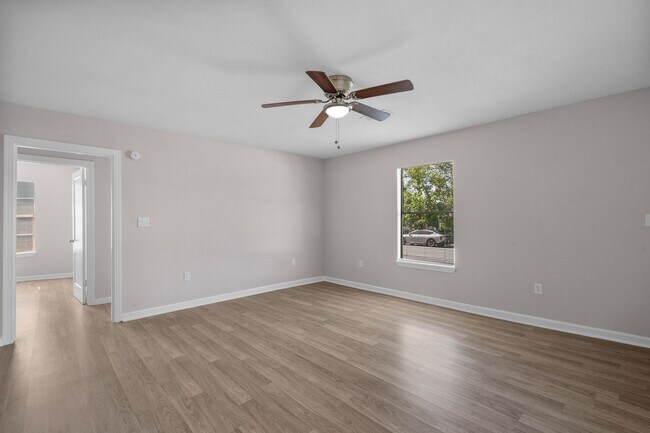 Building Photo - Charming 5- Bedroom Home in the Heart of T...