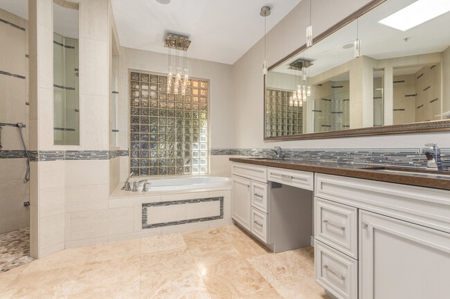 Building Photo - 10126 E Cochise Dr