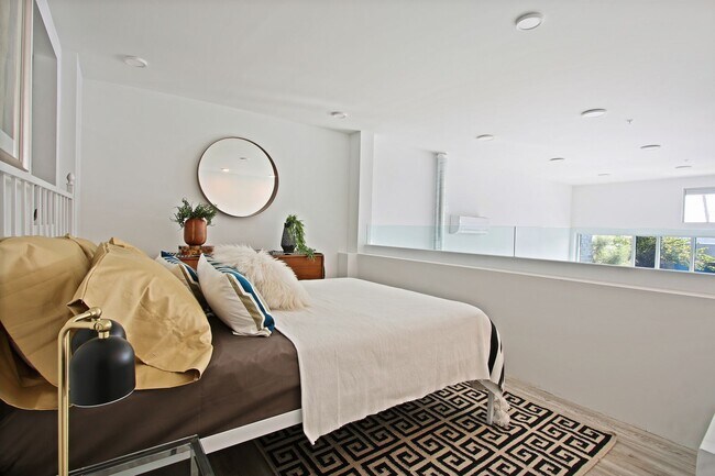 Building Photo - The Stanford West