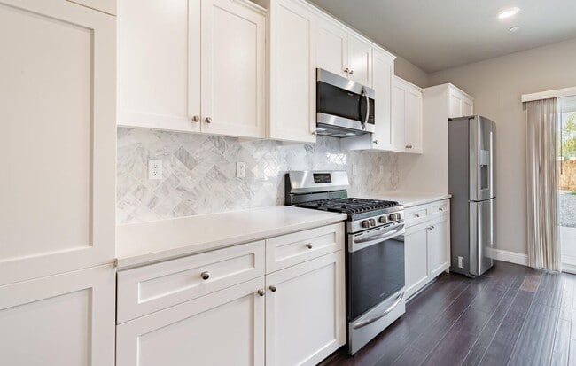 Building Photo - Loma Vista Home on 8800sf Lot for Lease