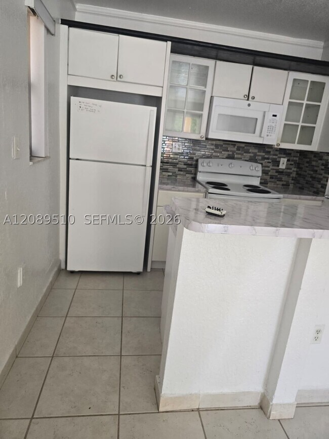Building Photo - 6125 SW 63rd St