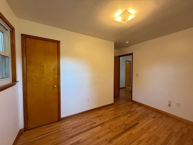 Building Photo - Three Bedroom Ranch