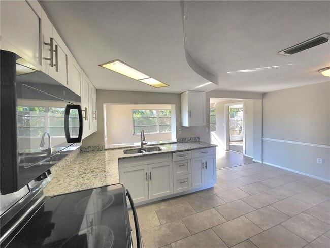 Building Photo - 4004 Grayton Dr