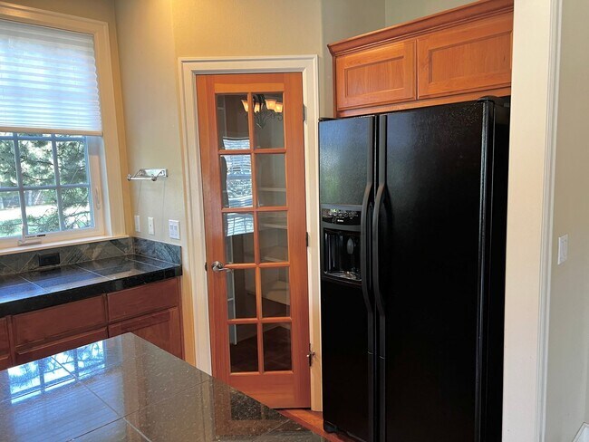 Building Photo - Century Drive Retreat Home - Minutes to Mt...