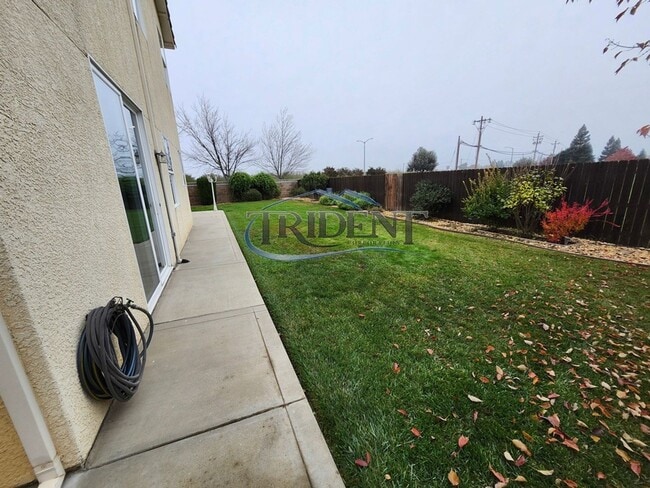 Building Photo - 4 bedroom 3 bath near schools and parks