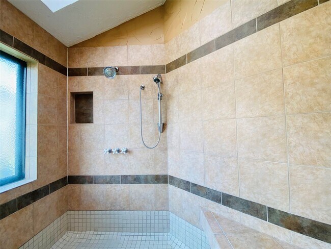 Building Photo - 2001 Highland Hills Dr