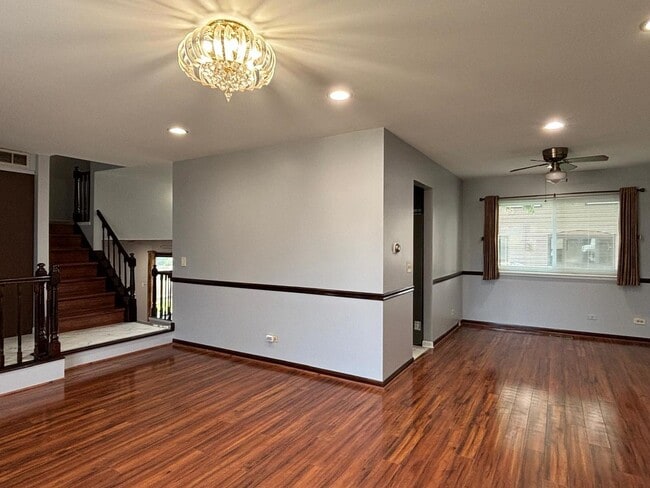 Building Photo - 2015 Williamsburg Dr