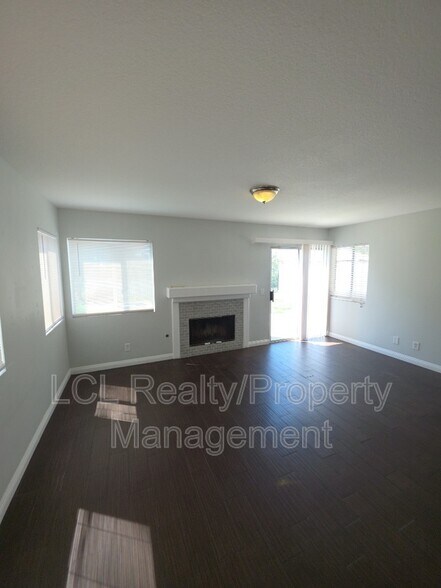 Building Photo - 24099 Golden Pheasant Ln