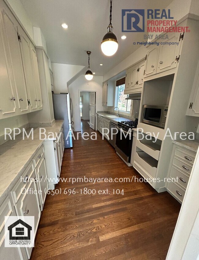 Building Photo - Luxury Family Oasis with Pool in San Mateo...