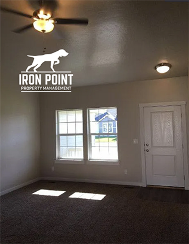 Building Photo - 4bed/2bath in Meridian w/vaulted ceilings,...