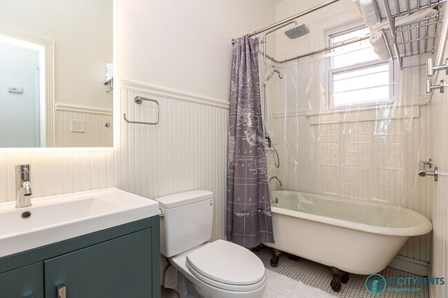 Building Photo - Castro: UNFURNISHED Top Floor Flat w/ Private Deck, W/D in unit & Garage Parking