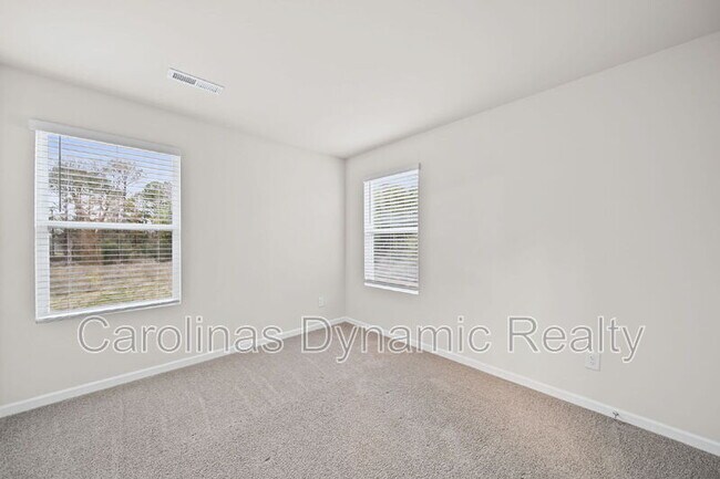 Building Photo - 916 S Battleground Ave