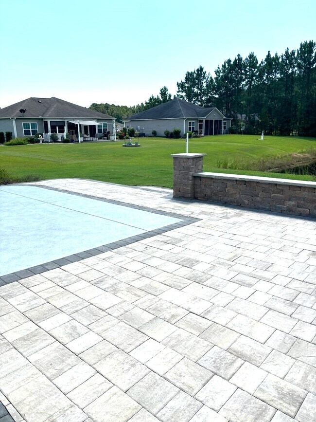 Building Photo - 231 Belclare Way