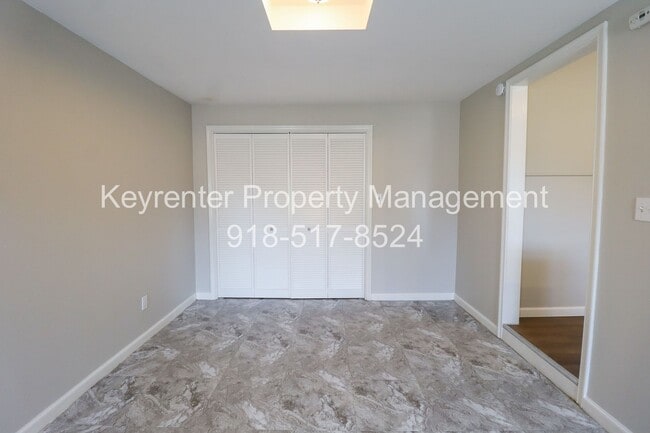 Building Photo - Cozy 2 Bedroom 1 Bathroom Home In Kendall-Whittier
