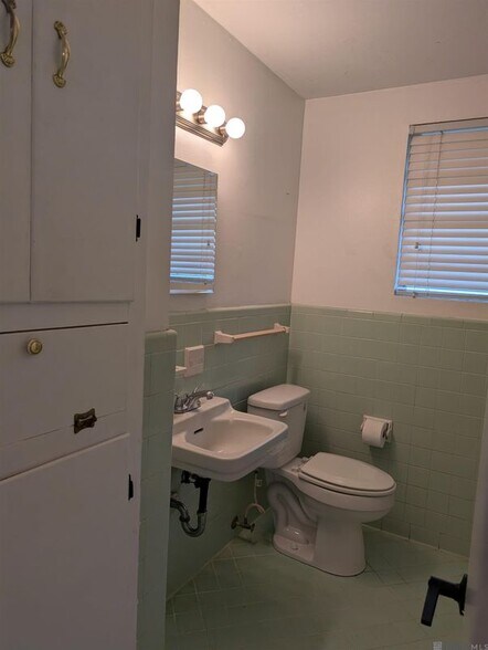 Building Photo - 235 Burgin Ave