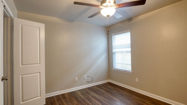 Building Photo - Spacious Single-Family Home Available Now!