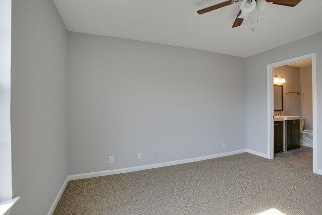 Building Photo - 1139 Alandee St.