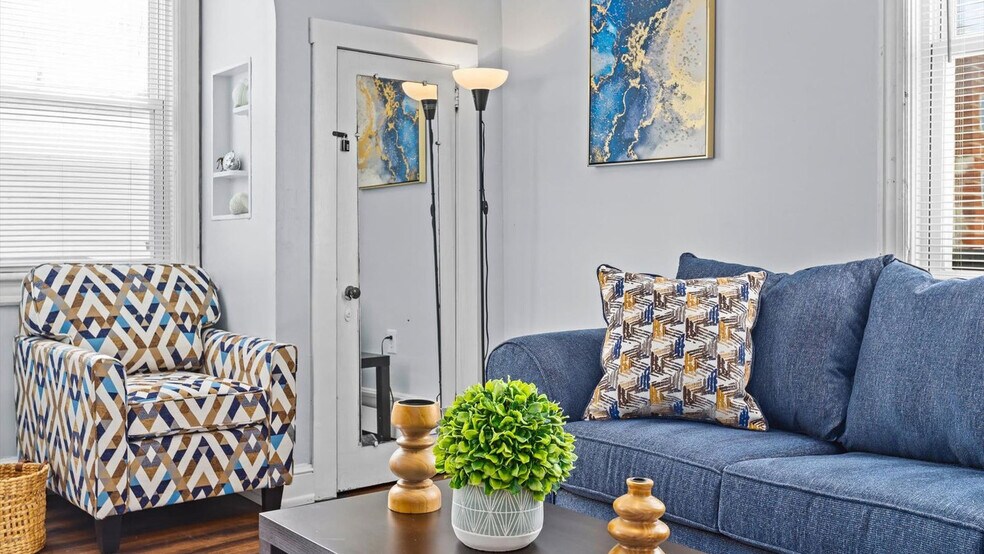 Building Photo - 206 N Dorset Ave