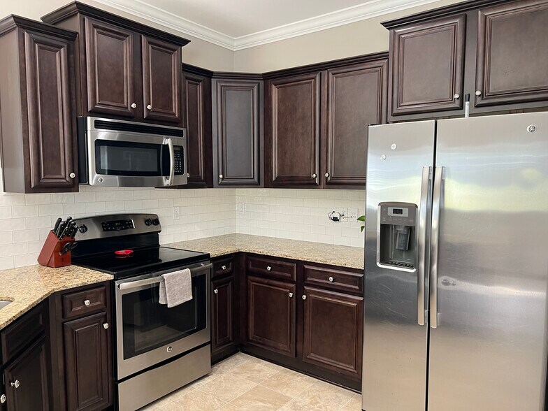 Building Photo - 440 Colony Lakes Dr
