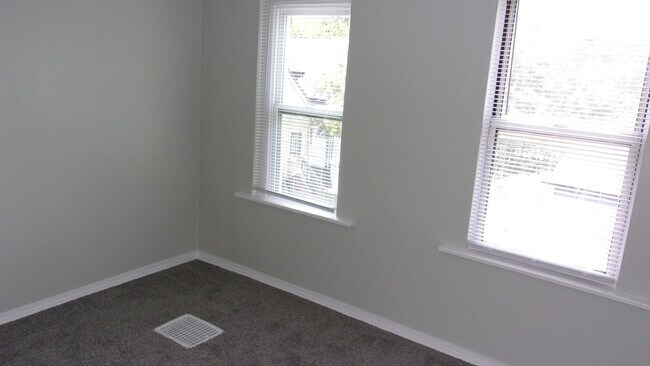 Building Photo - 50 W 108th St