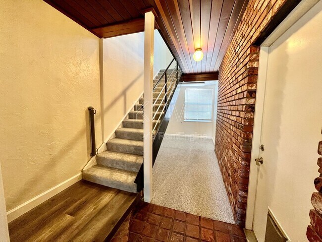 Building Photo - 2016 Canal Dr