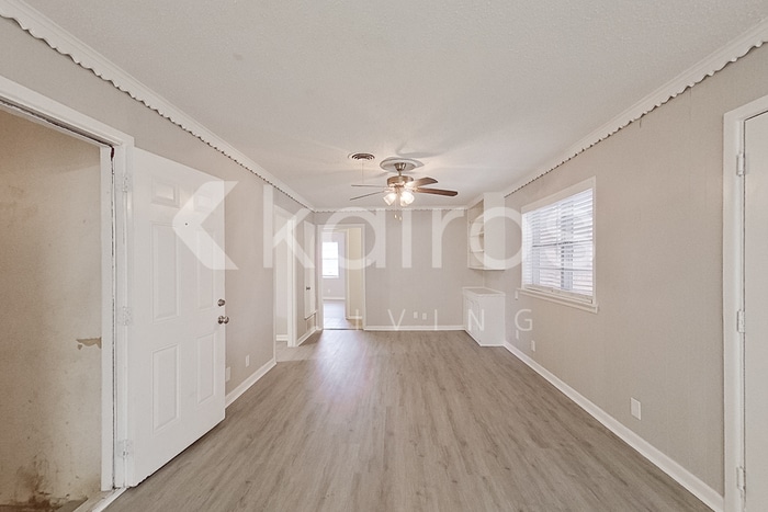 Building Photo - 738 Willowood Ln