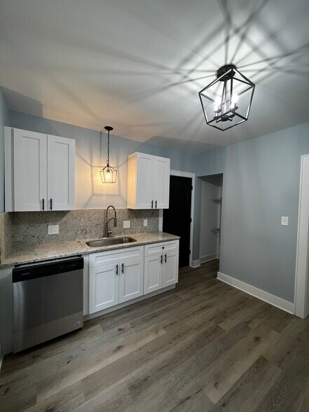 Building Photo - 2835 Avondale Ave