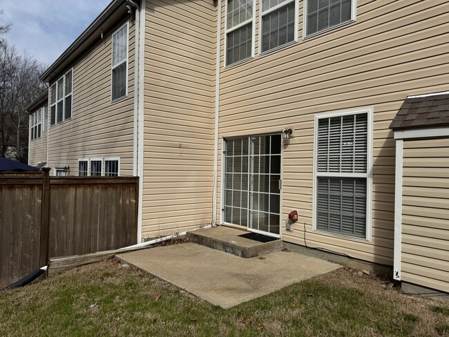 Building Photo - 3BR Townhome in Brentwood
