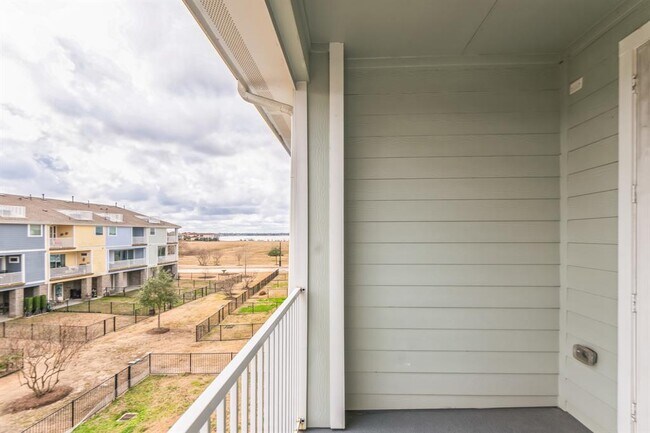 Building Photo - 2716 Veranda Falls