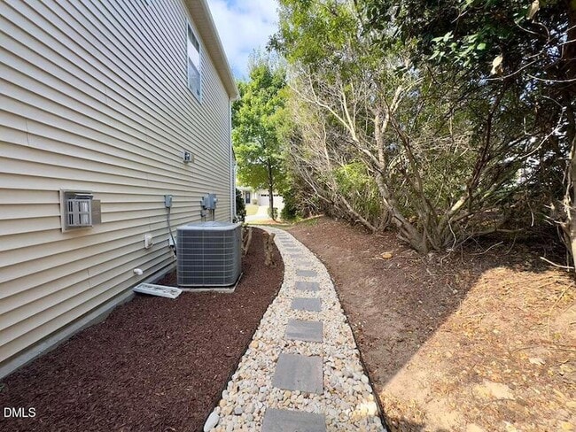 Building Photo - 4008 Vallonia Dr