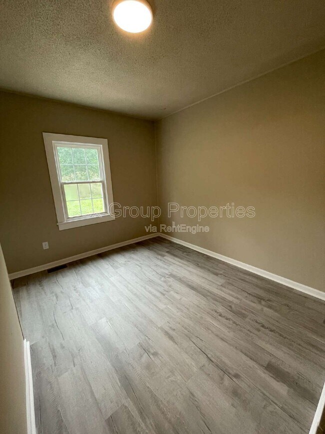 Building Photo - 207 N Meriah St