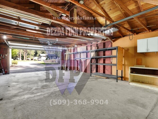 Building Photo - Charming Shadle District 3 bedroom with RV...