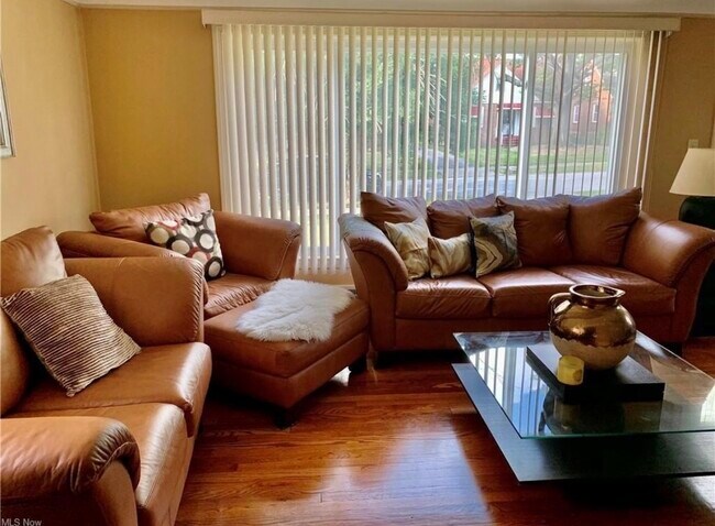 Building Photo - 21218 Hillgrove Ave